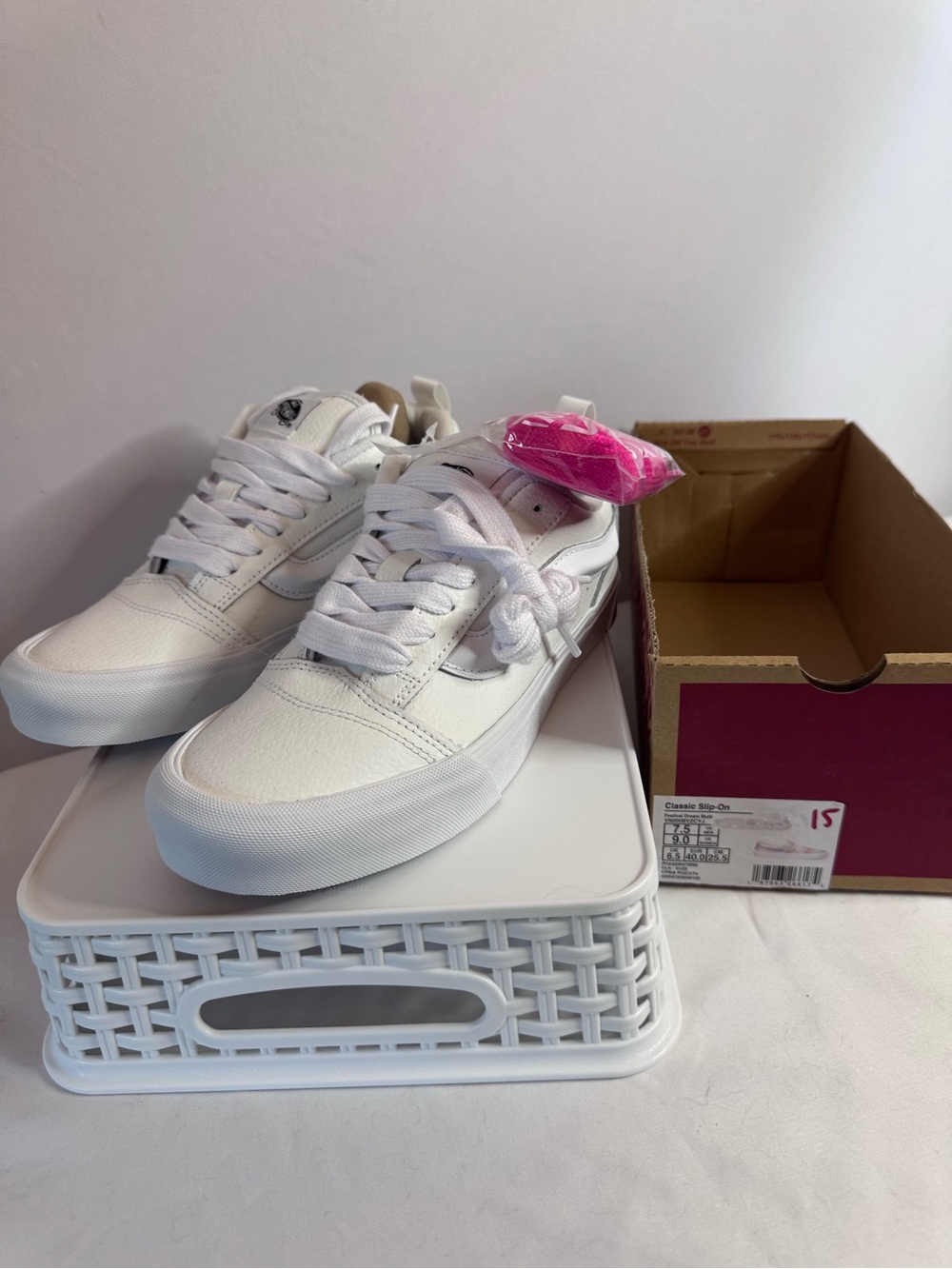 Women's Casual Lace-Up Sneakers - Classic Low-Top size M9 W10.5